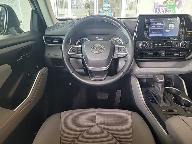 used 2022 Toyota Highlander car, priced at $34,750