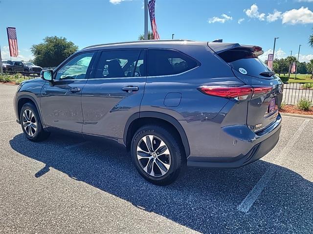 used 2022 Toyota Highlander car, priced at $33,000