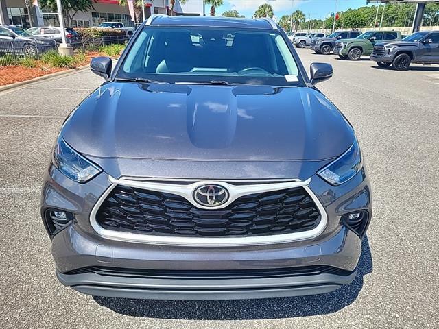 used 2022 Toyota Highlander car, priced at $33,000