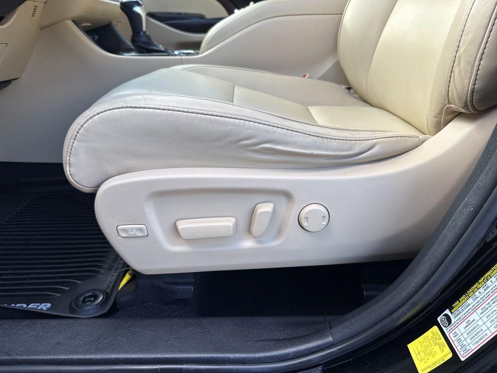 used 2017 Toyota Highlander car, priced at $21,950