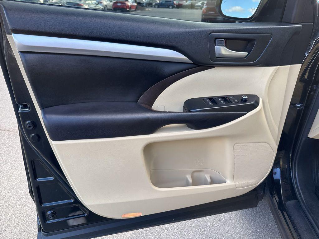 used 2017 Toyota Highlander car, priced at $21,950