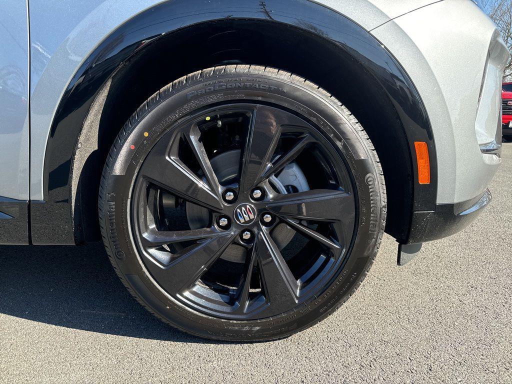 new 2025 Buick Envision car, priced at $38,995