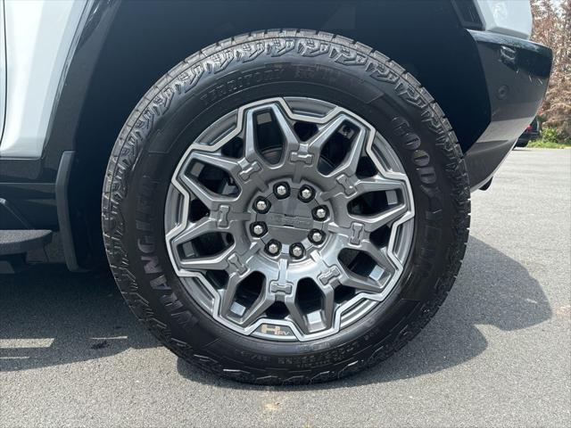 new 2025 GMC HUMMER EV SUV car
