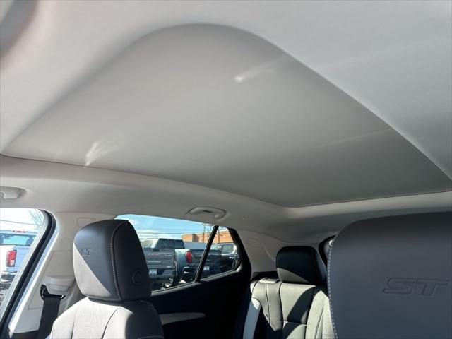 new 2025 Buick Envision car, priced at $43,250