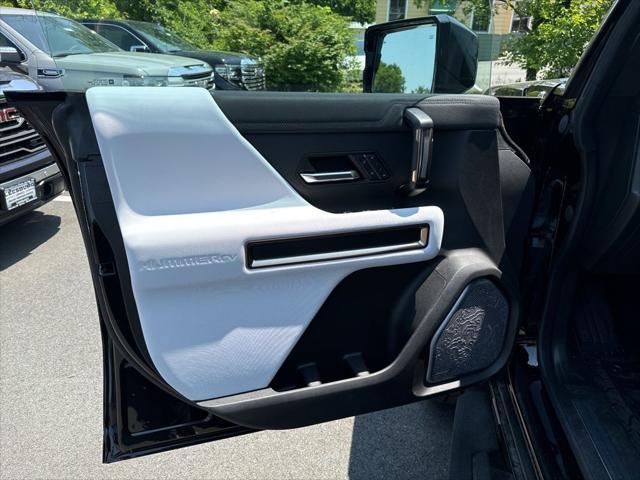new 2025 GMC HUMMER EV Pickup car