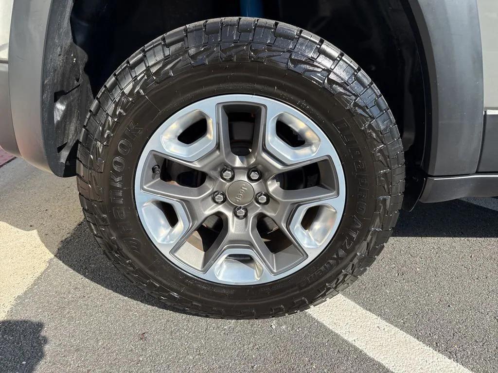used 2019 Jeep Cherokee car, priced at $18,500