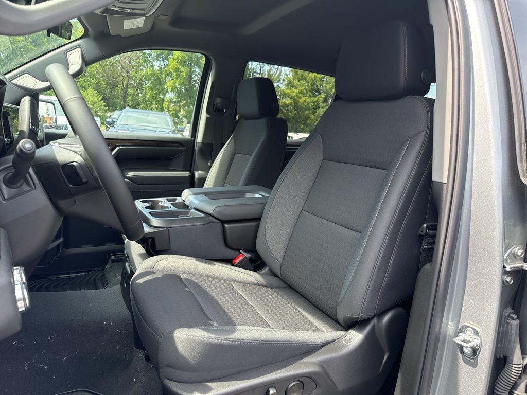 new 2025 GMC Sierra 1500 car, priced at $52,140