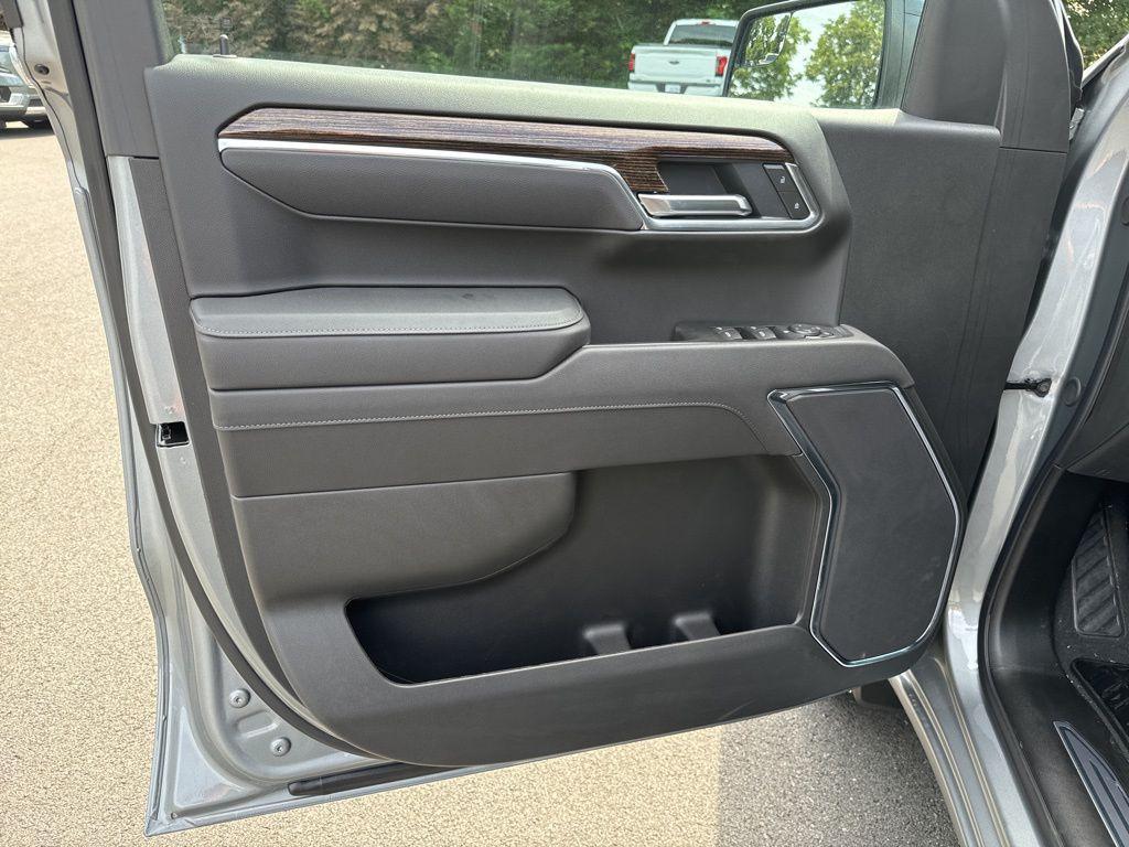 new 2025 GMC Sierra 1500 car, priced at $52,140