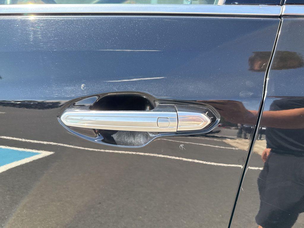 used 2018 Cadillac XT5 car, priced at $18,301