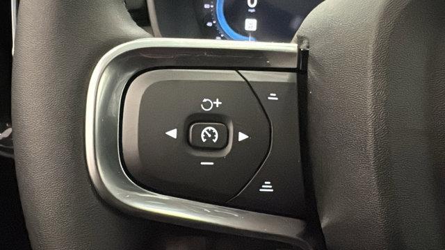 new 2025 Volvo XC40 car, priced at $45,035