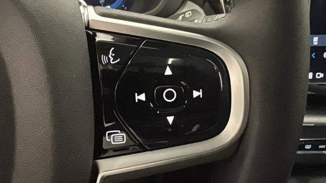 new 2025 Volvo XC60 car, priced at $60,660
