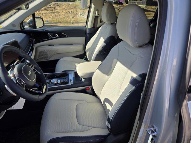 new 2025 Kia Carnival car, priced at $57,025