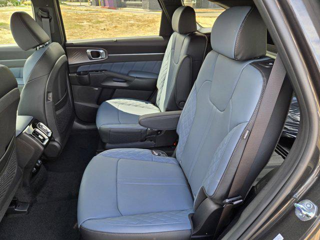 new 2025 Kia Sorento Hybrid car, priced at $49,015