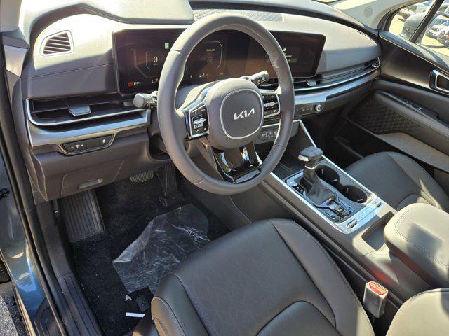 new 2025 Kia Carnival car, priced at $49,095