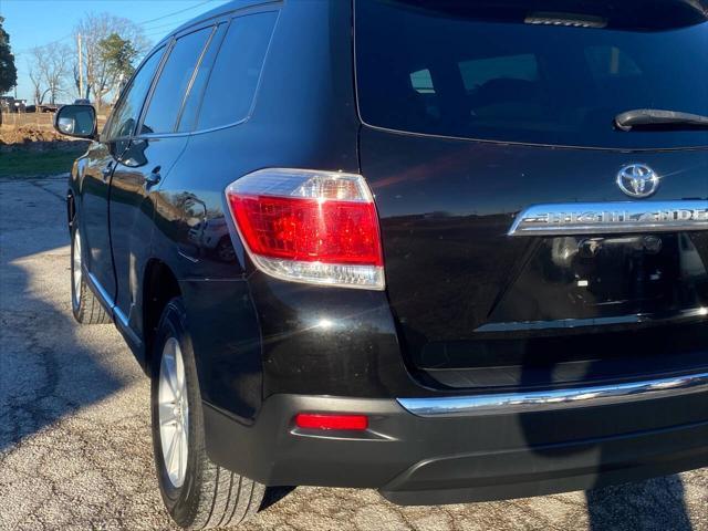 used 2012 Toyota Highlander car, priced at $13,999