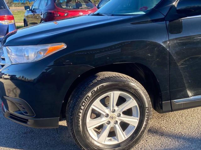 used 2012 Toyota Highlander car, priced at $13,999