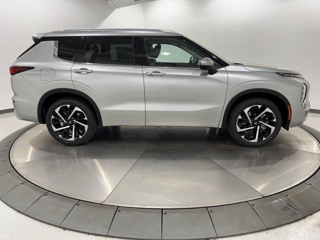 new 2024 Mitsubishi Outlander car, priced at $35,160