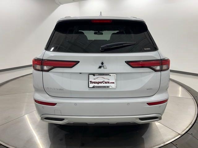 new 2024 Mitsubishi Outlander car, priced at $33,320