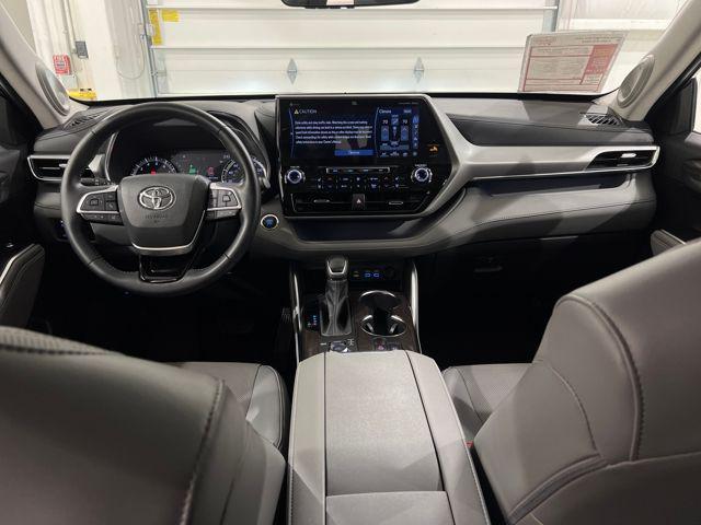 used 2022 Toyota Highlander car, priced at $28,836