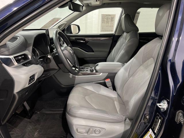 used 2022 Toyota Highlander car, priced at $28,836