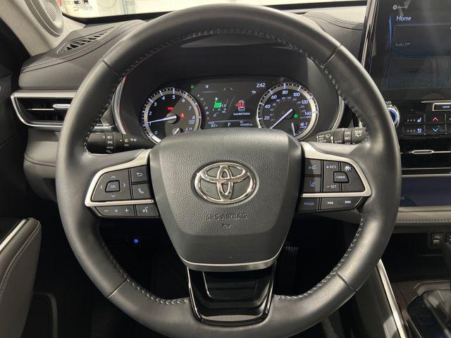 used 2022 Toyota Highlander car, priced at $28,836