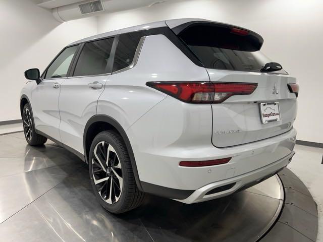 new 2024 Mitsubishi Outlander car, priced at $30,160