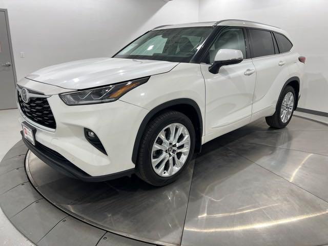 used 2021 Toyota Highlander car, priced at $36,125