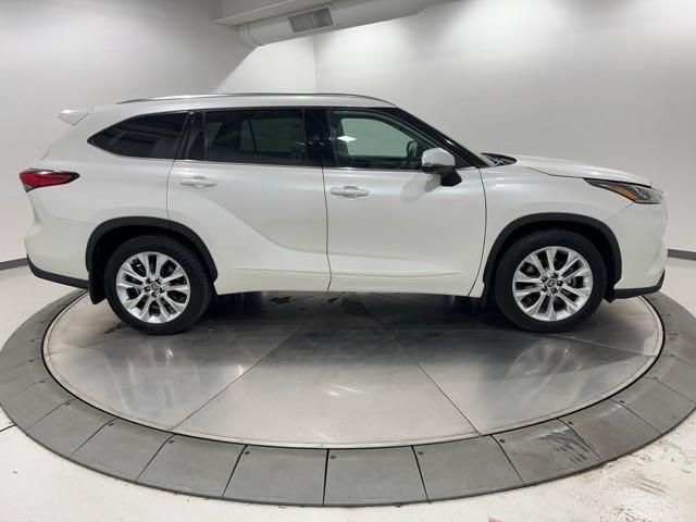 used 2021 Toyota Highlander car, priced at $36,125