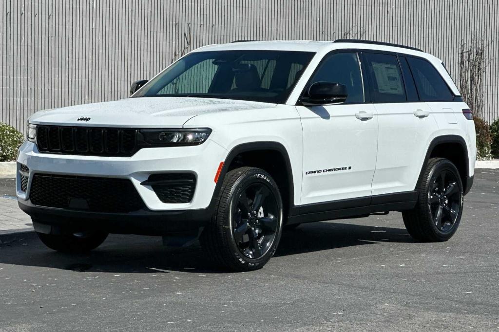 new 2024 Jeep Grand Cherokee car, priced at $42,702