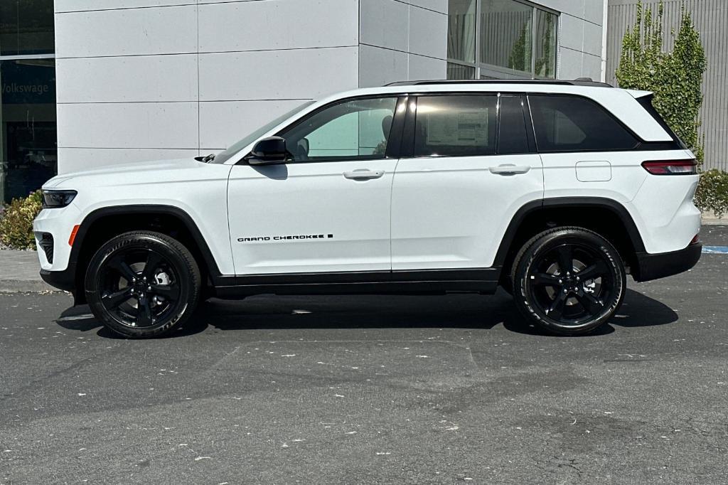 new 2024 Jeep Grand Cherokee car, priced at $41,702