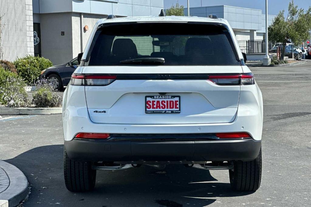 new 2024 Jeep Grand Cherokee car, priced at $42,702