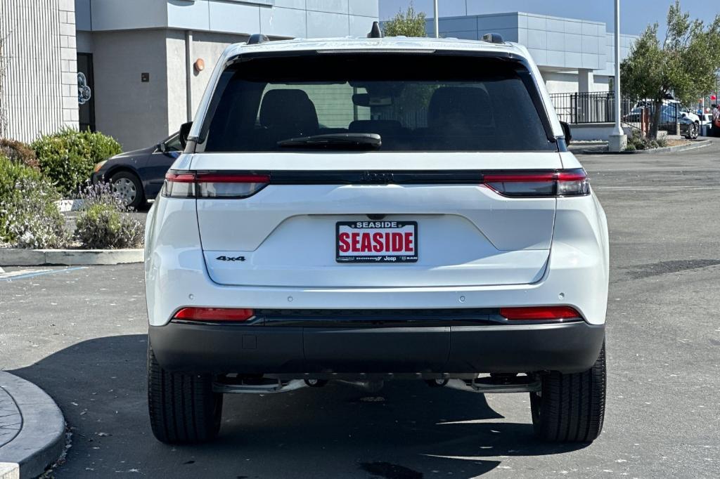 new 2024 Jeep Grand Cherokee car, priced at $41,702