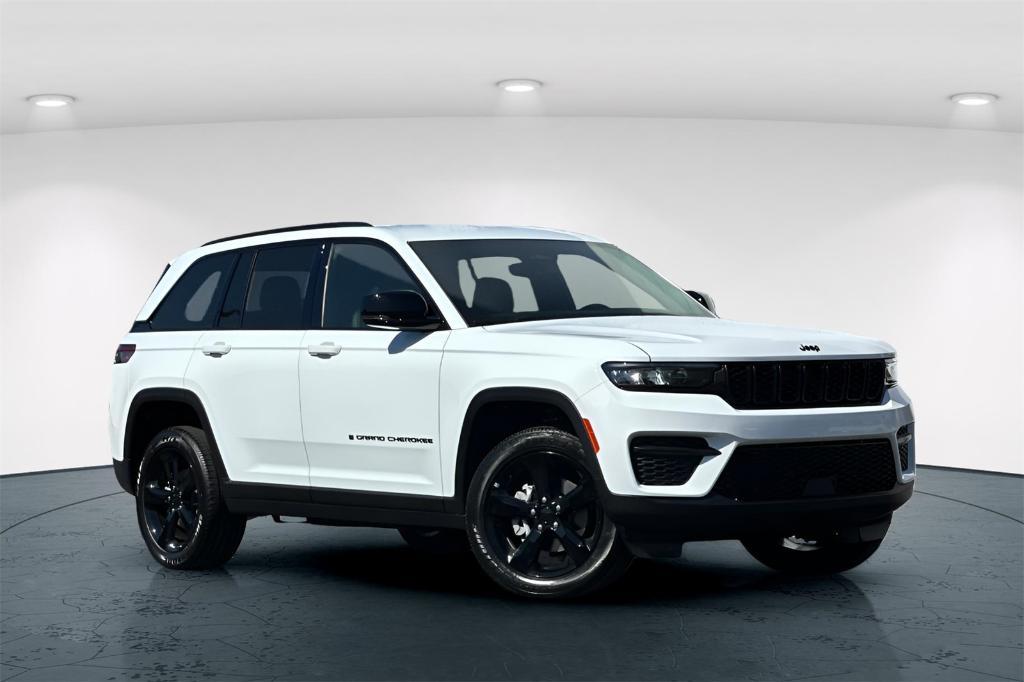 new 2024 Jeep Grand Cherokee car, priced at $41,702