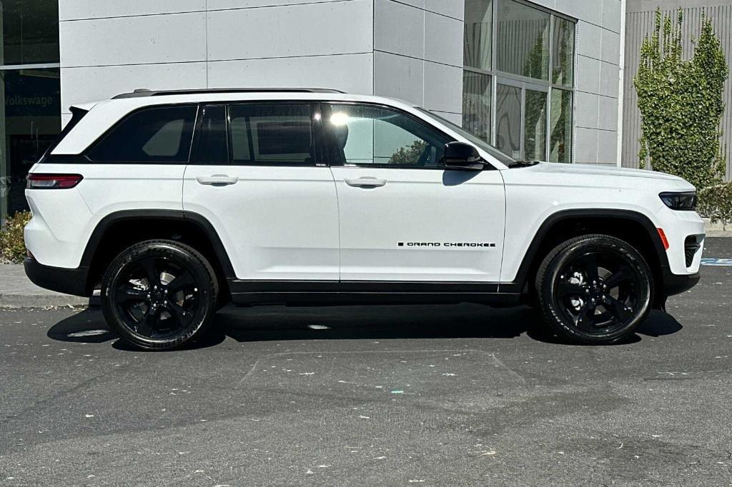 new 2024 Jeep Grand Cherokee car, priced at $42,702