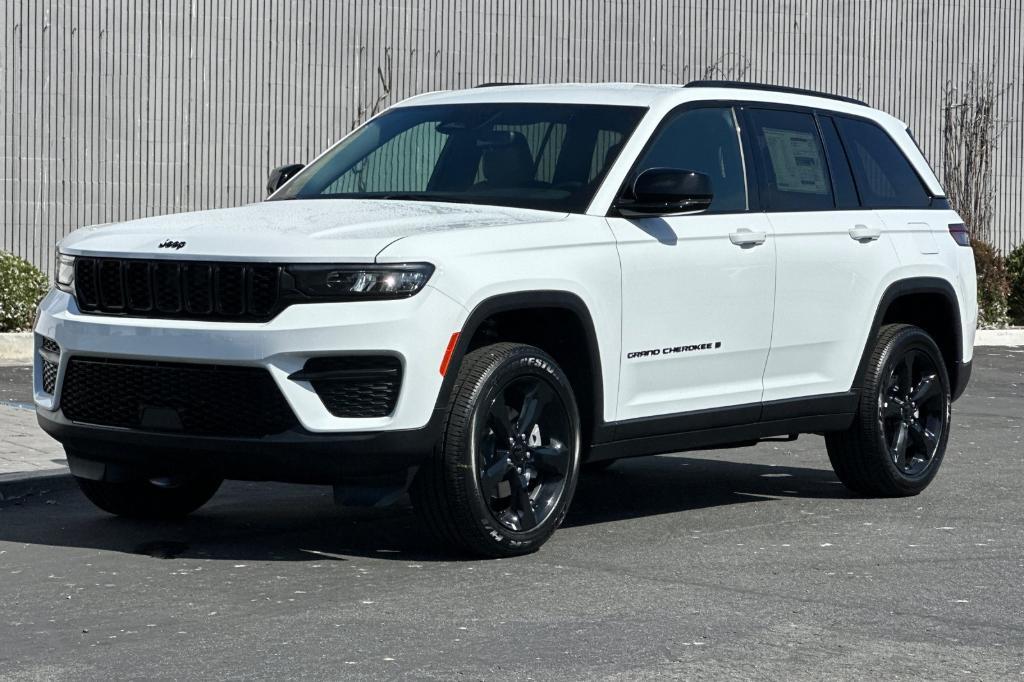 new 2024 Jeep Grand Cherokee car, priced at $41,702