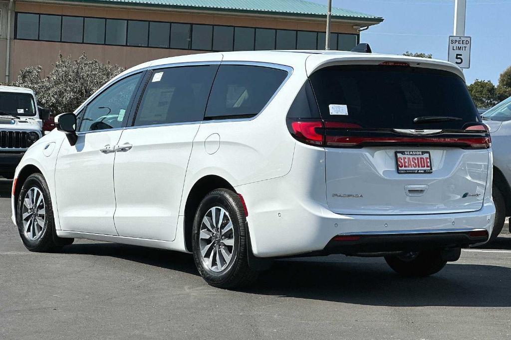 new 2023 Chrysler Pacifica Hybrid car, priced at $53,680