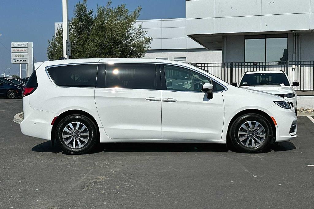 new 2023 Chrysler Pacifica Hybrid car, priced at $53,680