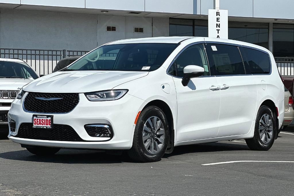 new 2023 Chrysler Pacifica Hybrid car, priced at $46,180