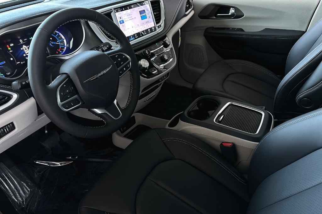 new 2023 Chrysler Pacifica Hybrid car, priced at $46,180