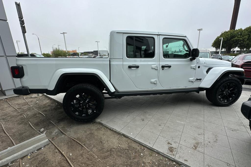 new 2024 Jeep Gladiator car, priced at $43,032