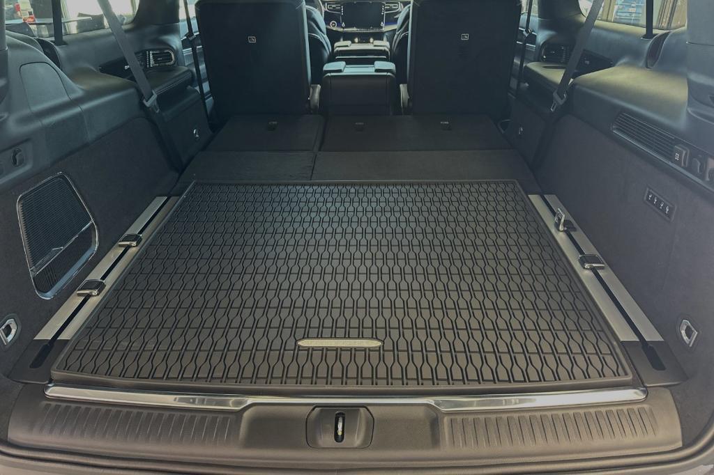 new 2024 Jeep Grand Wagoneer L car, priced at $97,182