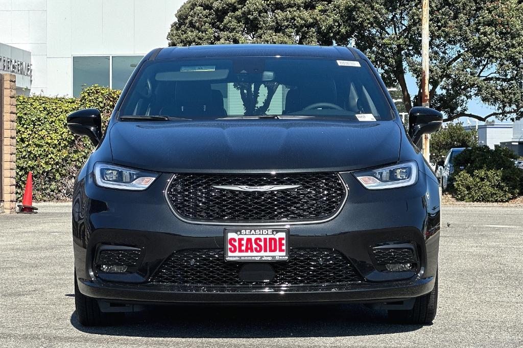 new 2023 Chrysler Pacifica Hybrid car, priced at $47,580