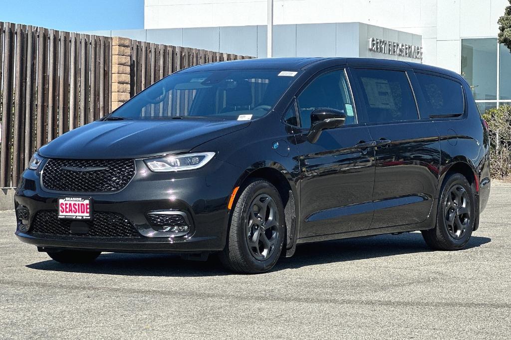 new 2023 Chrysler Pacifica Hybrid car, priced at $47,580