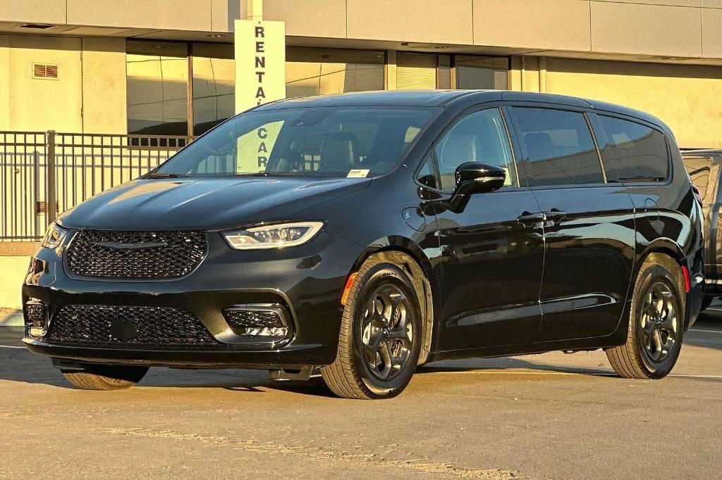 new 2023 Chrysler Pacifica Hybrid car, priced at $54,430