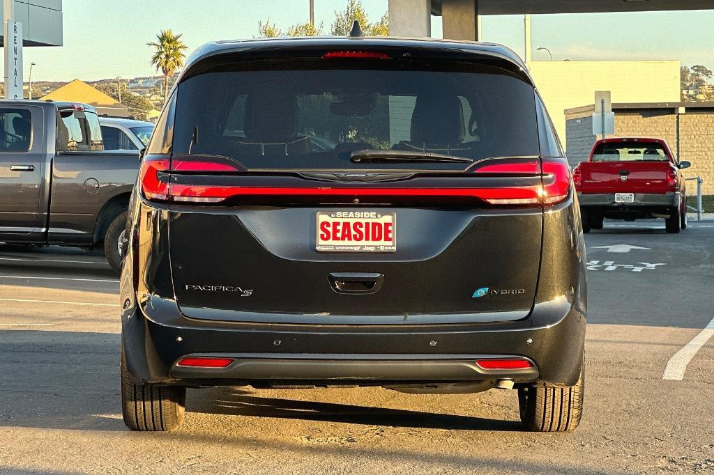 new 2023 Chrysler Pacifica Hybrid car, priced at $46,930