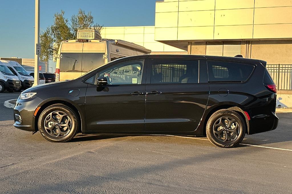 new 2023 Chrysler Pacifica Hybrid car, priced at $46,930