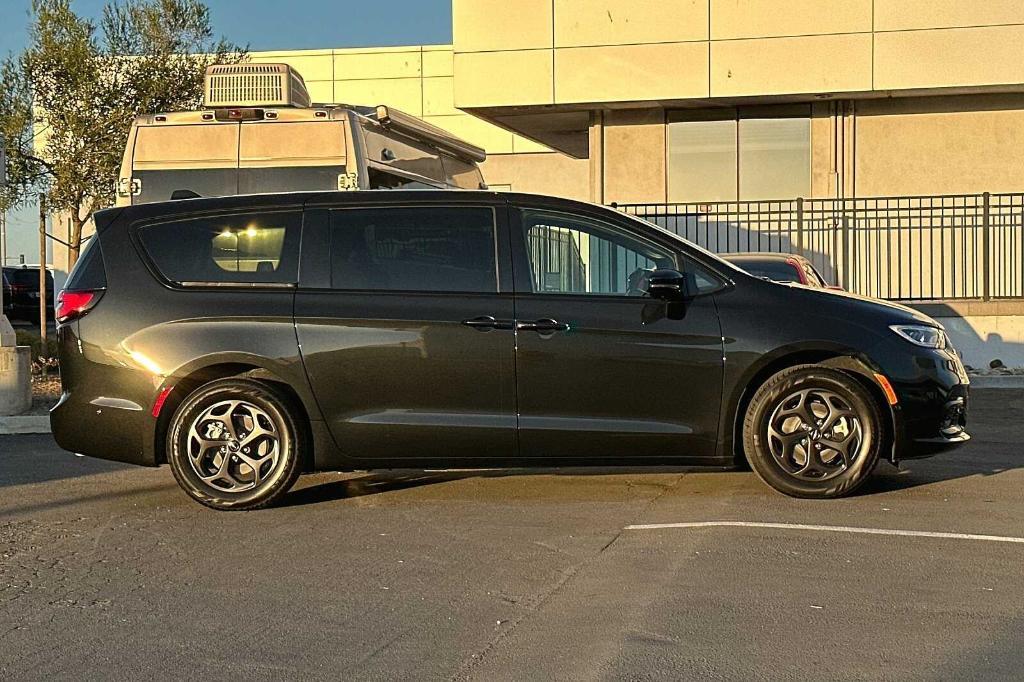 new 2023 Chrysler Pacifica Hybrid car, priced at $54,430