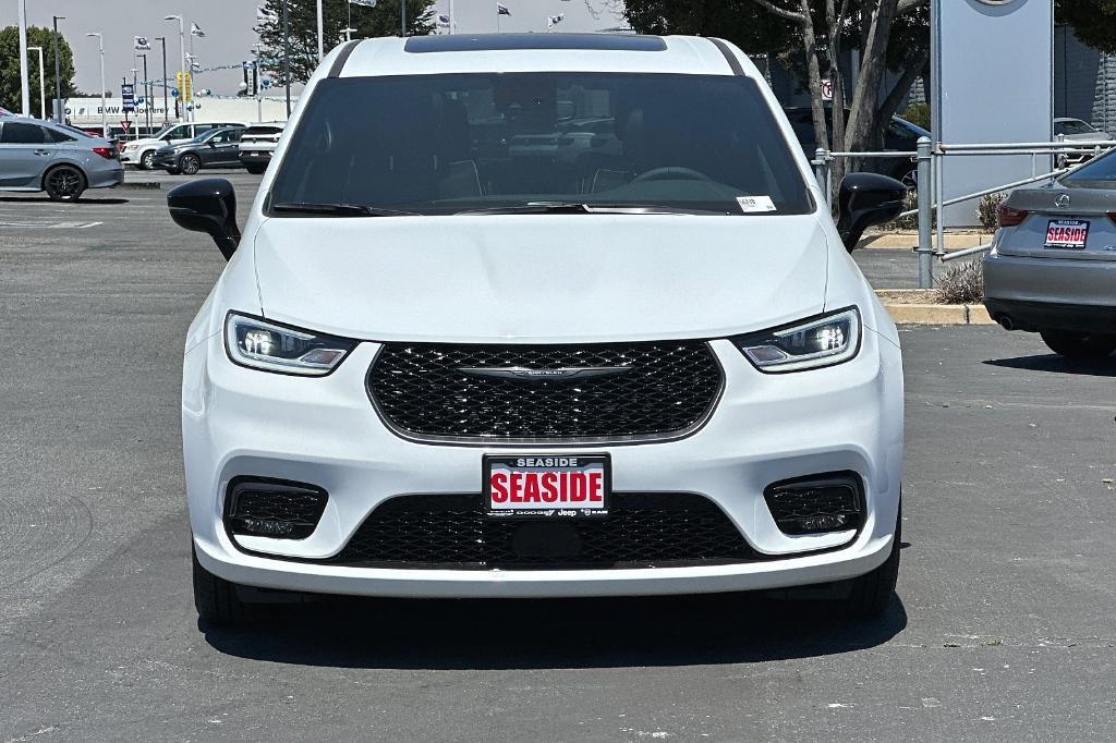 new 2023 Chrysler Pacifica Hybrid car, priced at $45,385