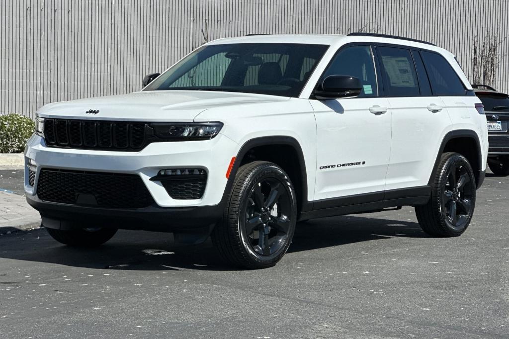 new 2024 Jeep Grand Cherokee car, priced at $45,280