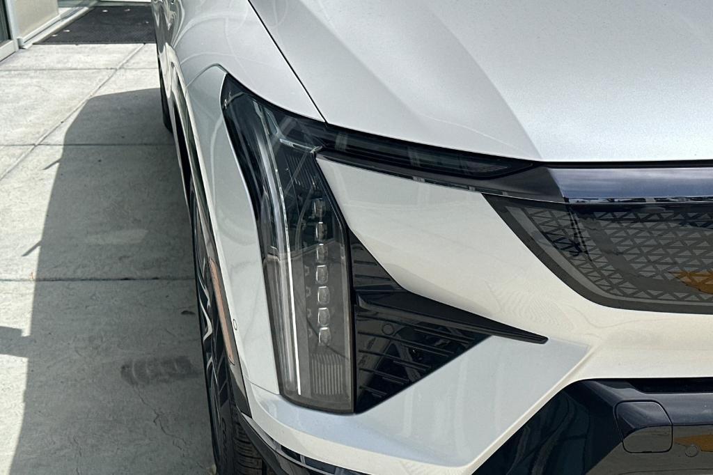 new 2025 Cadillac OPTIQ car, priced at $57,190